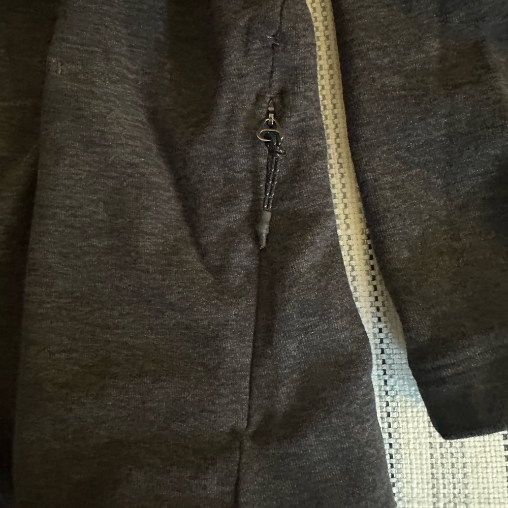 Men’s Lulu Quarter Zip-size L but tags removed -like new condition - Picture 8 of 9